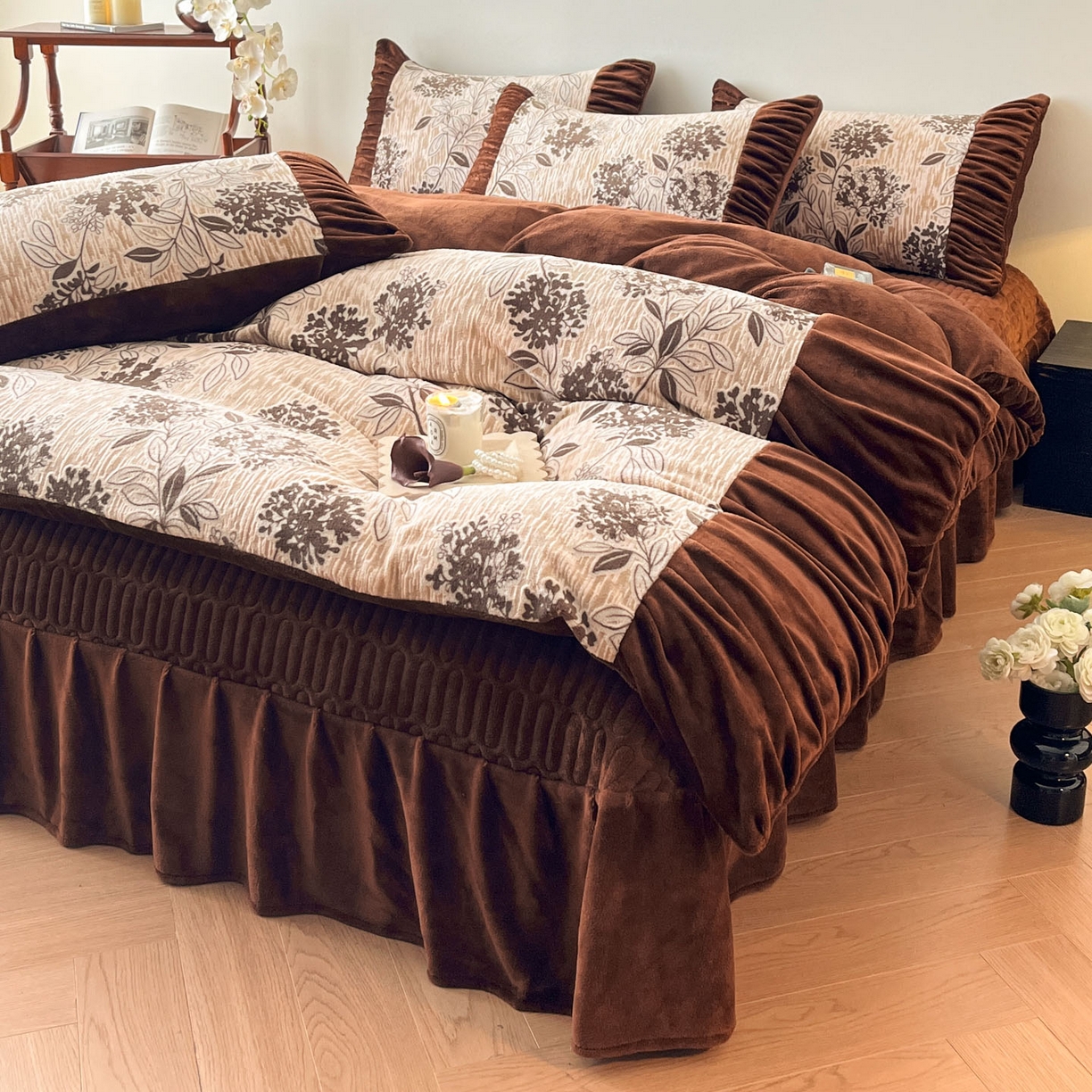 91家纺网 家纺一手货源 找家纺 （总）金阳光家纺 2025新款雕花绒色烂牛奶绒法式泡泡袖牛奶绒床单床盖四件套