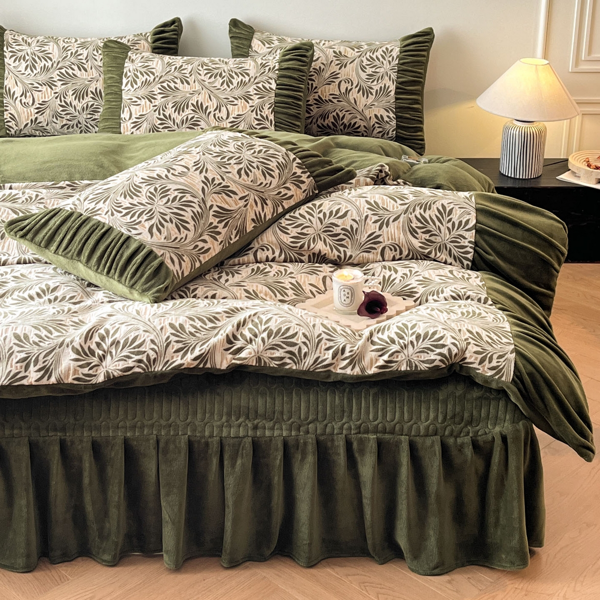 91家纺网 家纺一手货源 找家纺 金阳光家纺 2025新款雕花绒色烂牛奶绒法式泡泡袖牛奶绒床单床盖四件套 香谢落叶-巴洛克