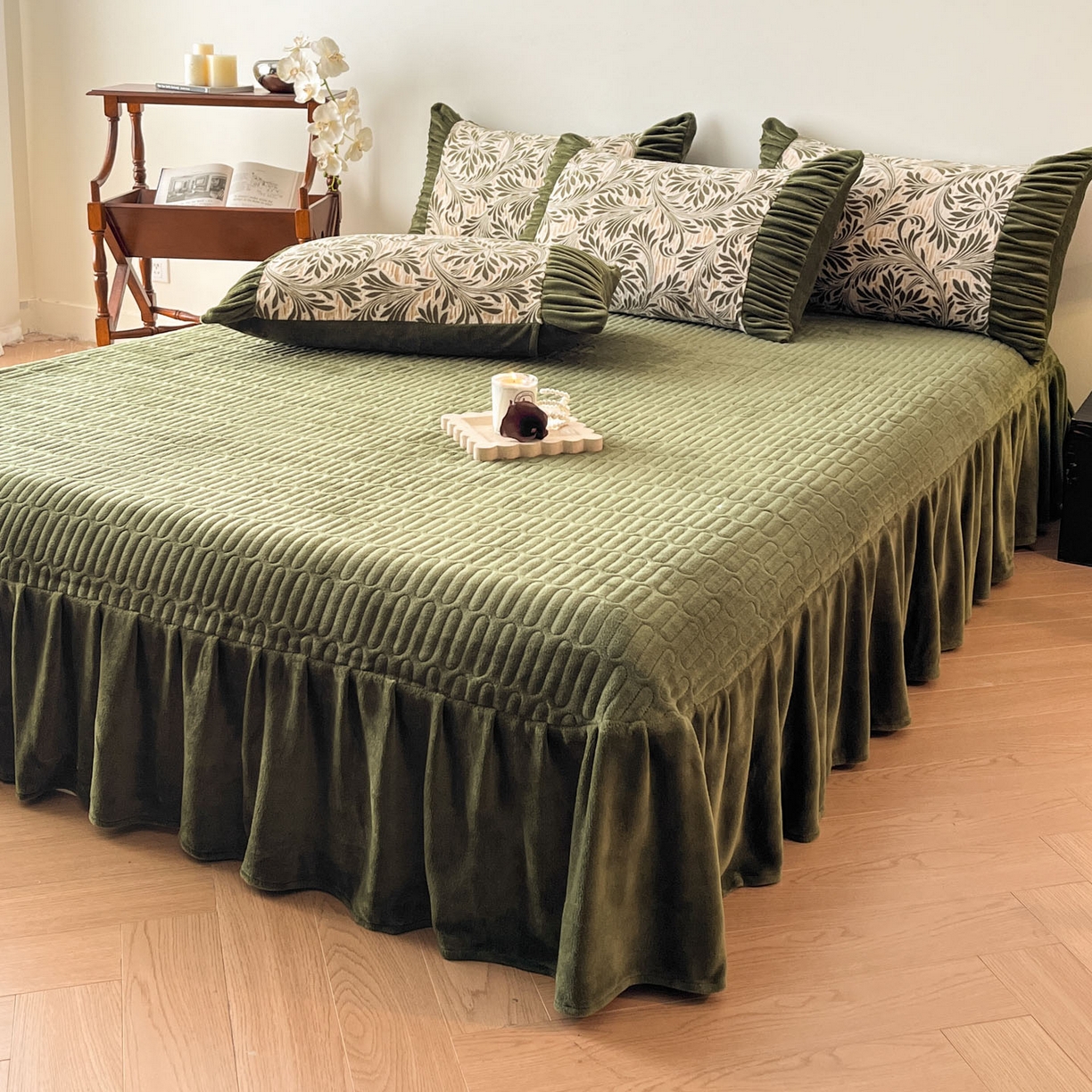 91家纺网 家纺一手货源 找家纺 金阳光家纺 2025新款雕花绒色烂牛奶绒法式泡泡袖牛奶绒床单床盖四件套 香谢落叶-巴洛克