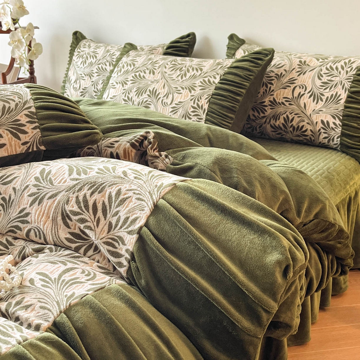 91家纺网 家纺一手货源 找家纺 金阳光家纺 2025新款雕花绒色烂牛奶绒法式泡泡袖牛奶绒床单床盖四件套 香谢落叶-巴洛克