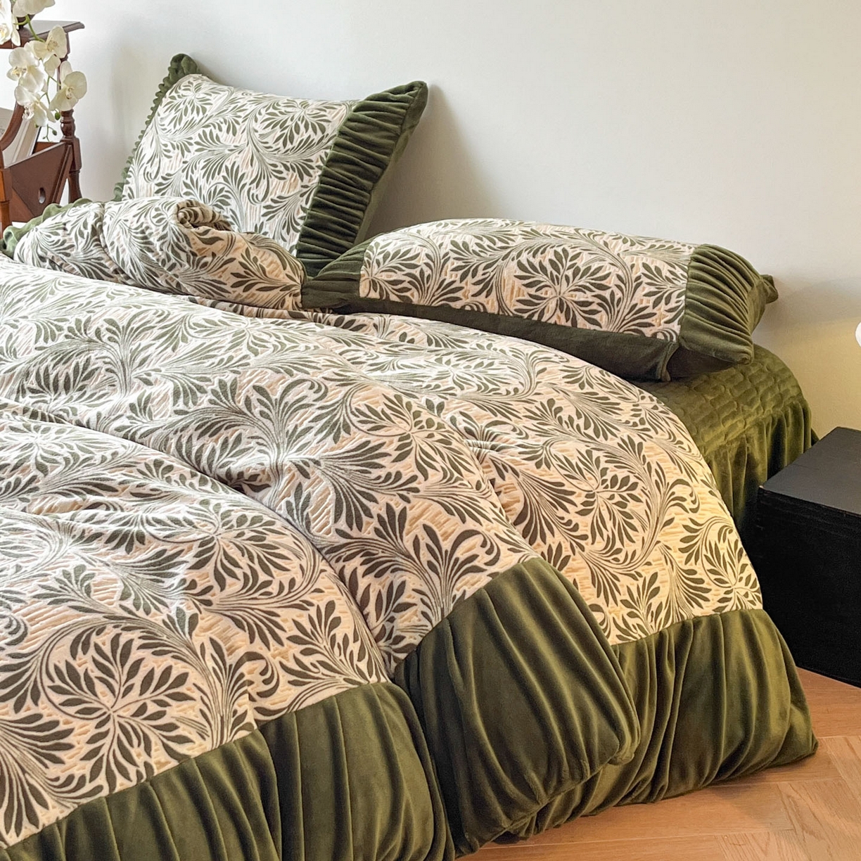 91家纺网 家纺一手货源 找家纺 金阳光家纺 2025新款雕花绒色烂牛奶绒法式泡泡袖牛奶绒床单床盖四件套 香谢落叶-巴洛克