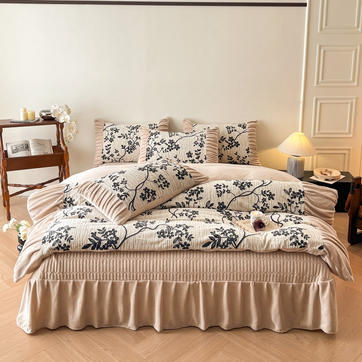 91家纺网 家纺一手货源 找家纺 金阳光家纺 2025新款雕花绒色烂牛奶绒法式泡泡袖牛奶绒床单床盖四件套 香谢落叶-花烬影