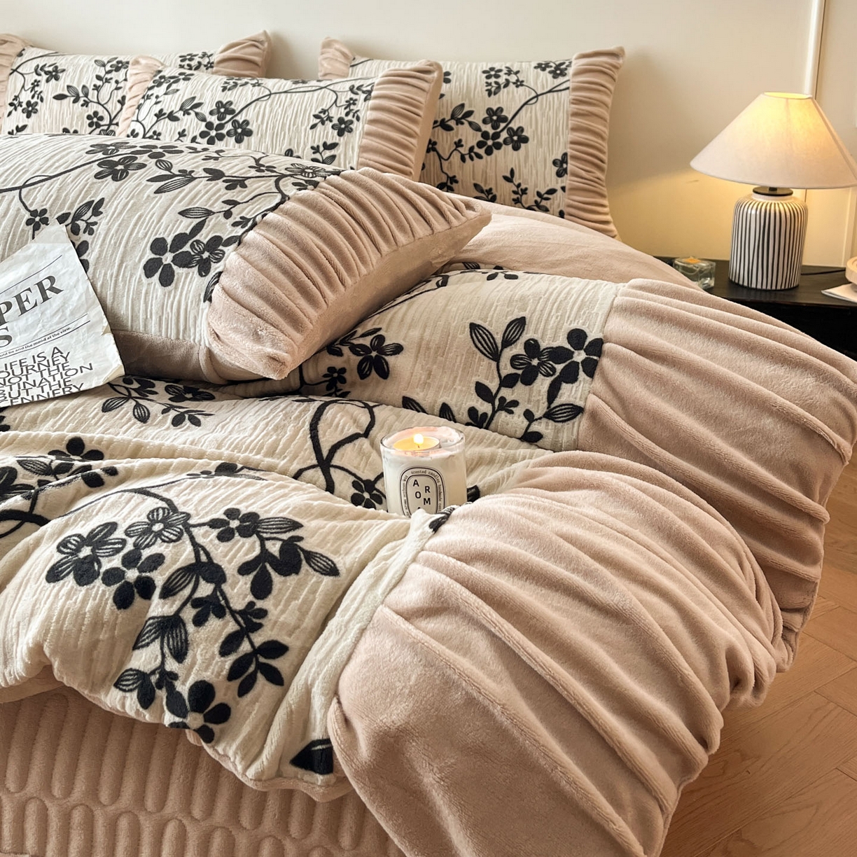 91家纺网 家纺一手货源 找家纺 金阳光家纺 2025新款雕花绒色烂牛奶绒法式泡泡袖牛奶绒床单床盖四件套 香谢落叶-花烬影