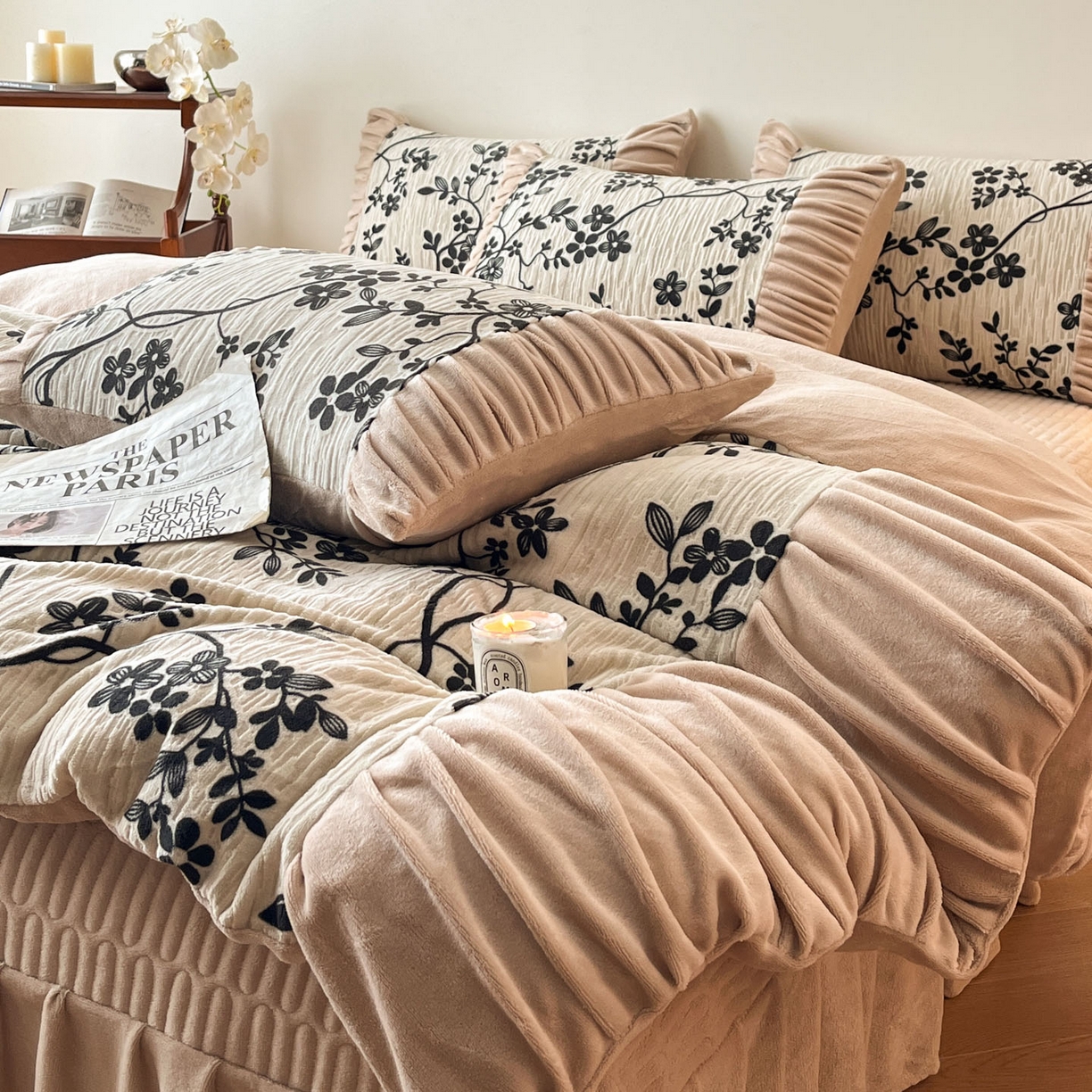 91家纺网 家纺一手货源 找家纺 金阳光家纺 2025新款雕花绒色烂牛奶绒法式泡泡袖牛奶绒床单床盖四件套 香谢落叶-花烬影