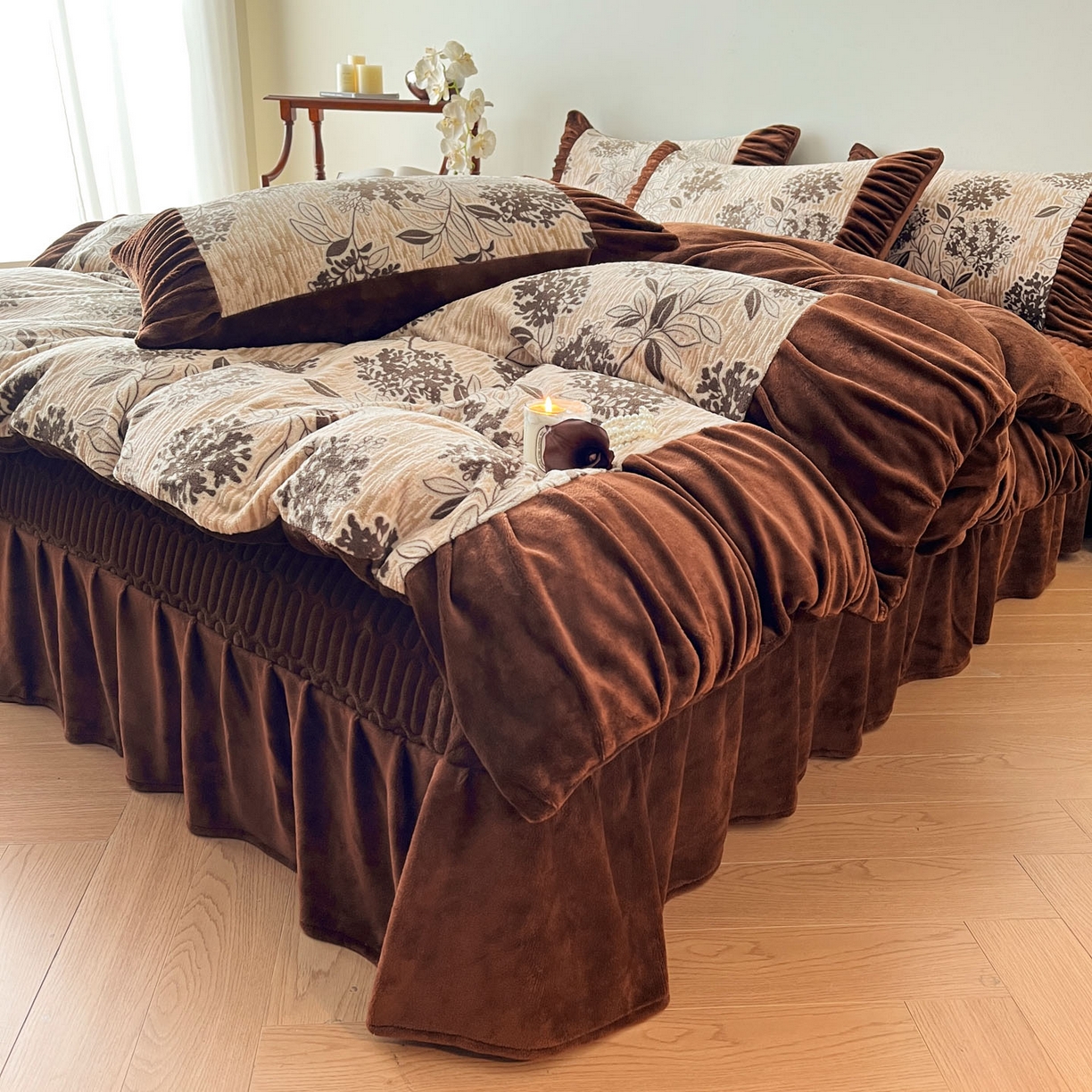 91家纺网 家纺一手货源 找家纺 金阳光家纺 2025新款雕花绒色烂牛奶绒法式泡泡袖牛奶绒床单床盖四件套 香谢落叶-花絮