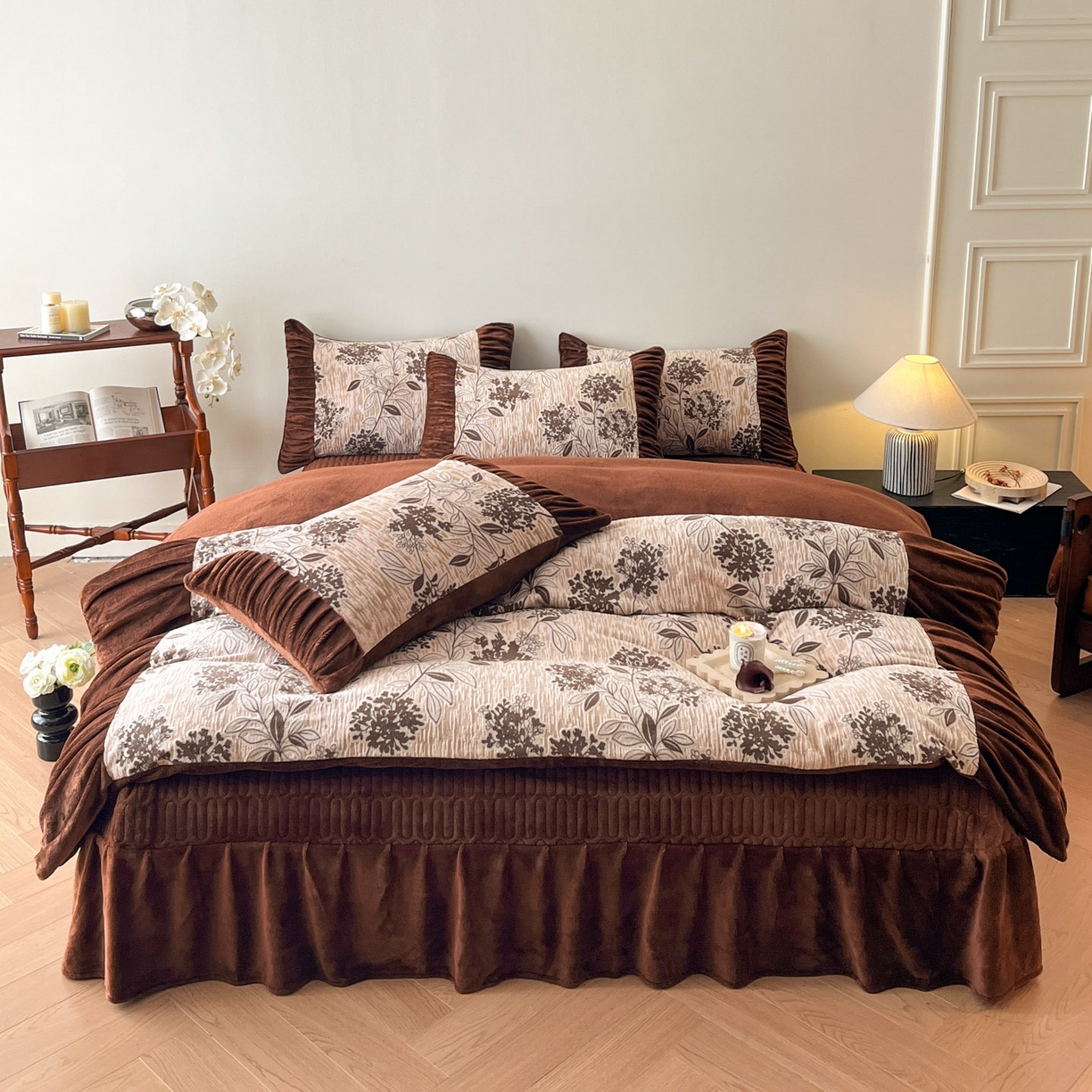 91家纺网 家纺一手货源 找家纺 金阳光家纺 2025新款雕花绒色烂牛奶绒法式泡泡袖牛奶绒床单床盖四件套 香谢落叶-花絮