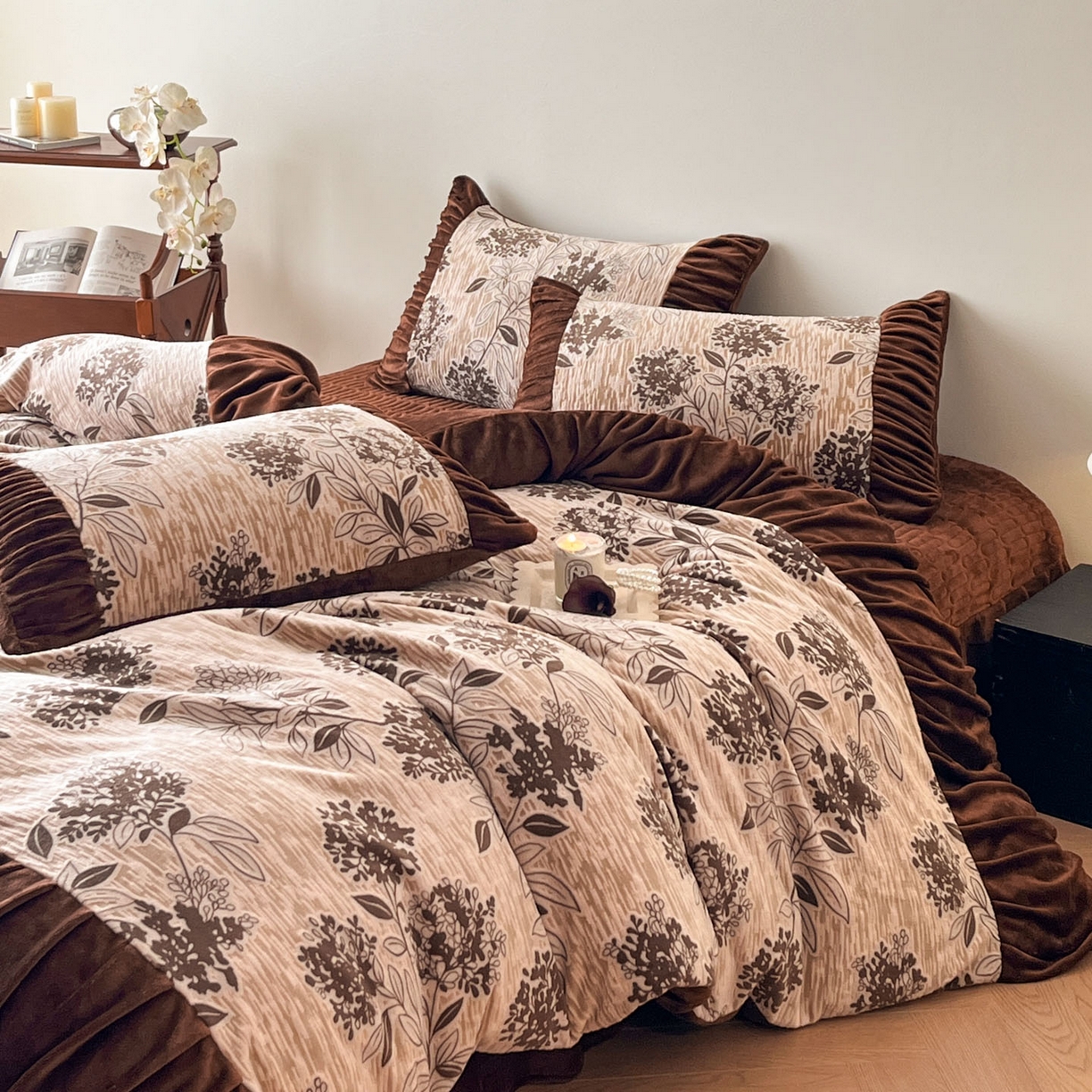 91家纺网 家纺一手货源 找家纺 金阳光家纺 2025新款雕花绒色烂牛奶绒法式泡泡袖牛奶绒床单床盖四件套 香谢落叶-花絮