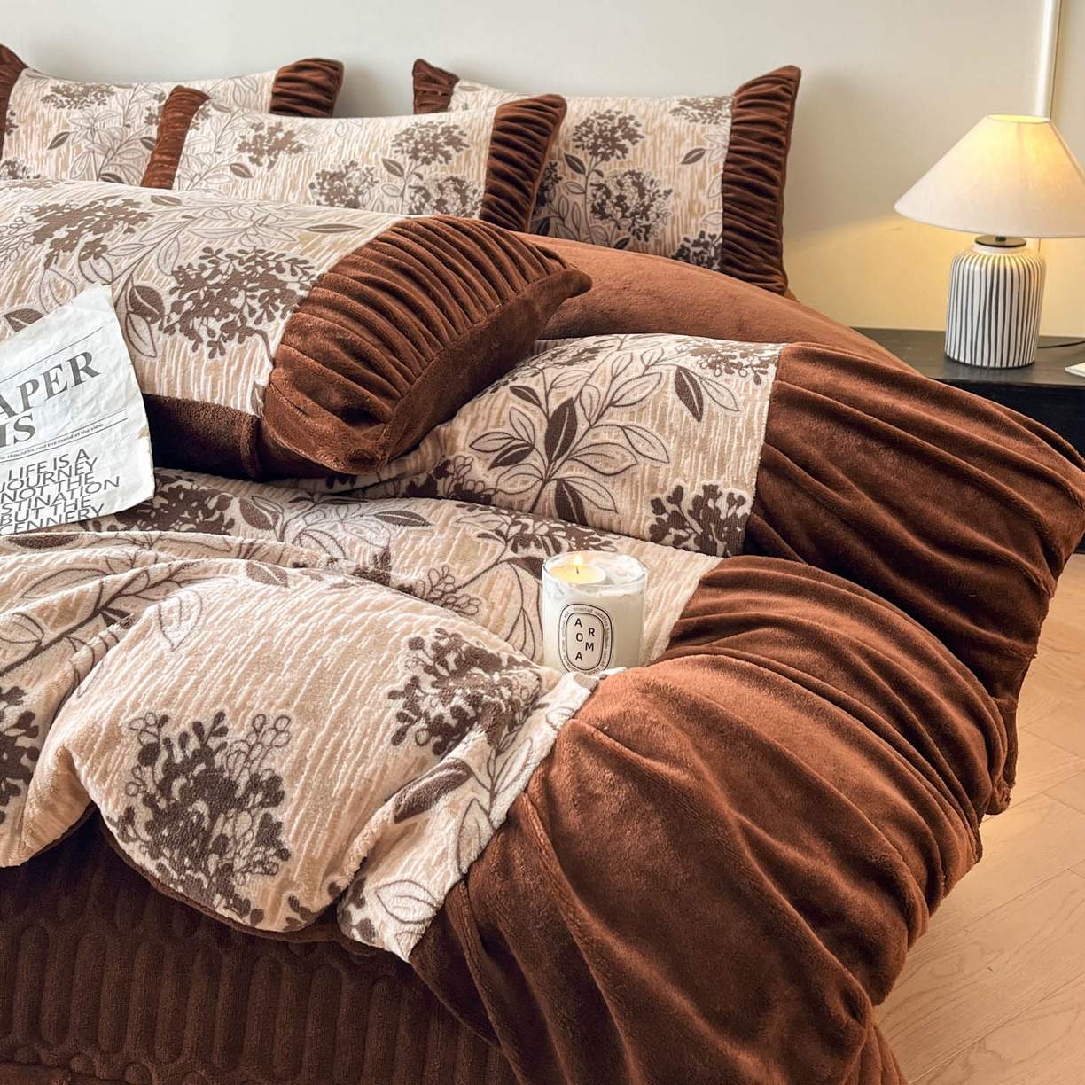 91家纺网 家纺一手货源 找家纺 金阳光家纺 2025新款雕花绒色烂牛奶绒法式泡泡袖牛奶绒床单床盖四件套 香谢落叶-花絮