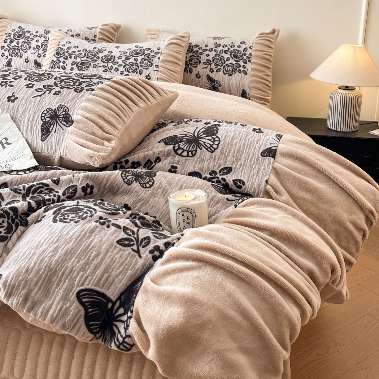 91家纺网 家纺一手货源 找家纺 金阳光家纺 2025新款雕花绒色烂牛奶绒法式泡泡袖牛奶绒床单床盖四件套 香谢落叶-洛丽纱