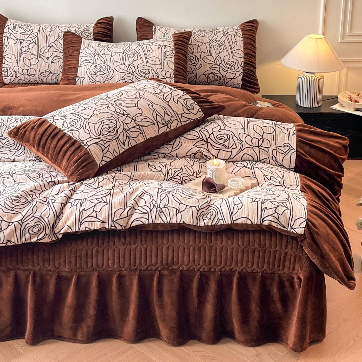 91家纺网 家纺一手货源 找家纺 金阳光家纺 2025新款雕花绒色烂牛奶绒法式泡泡袖牛奶绒床单床盖四件套 香谢落叶-塞丽娜