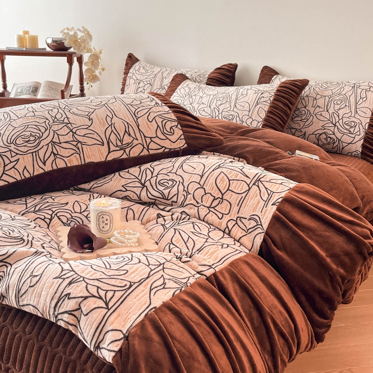 91家纺网 家纺一手货源 找家纺 金阳光家纺 2025新款雕花绒色烂牛奶绒法式泡泡袖牛奶绒床单床盖四件套 香谢落叶-塞丽娜