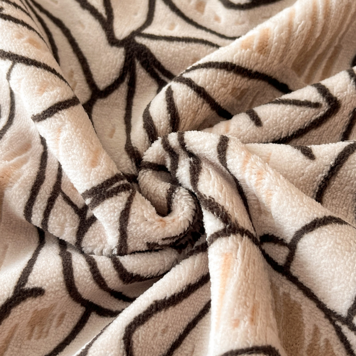 91家纺网 家纺一手货源 找家纺 金阳光家纺 2025新款雕花绒色烂牛奶绒法式泡泡袖牛奶绒床单床盖四件套 香谢落叶-塞丽娜