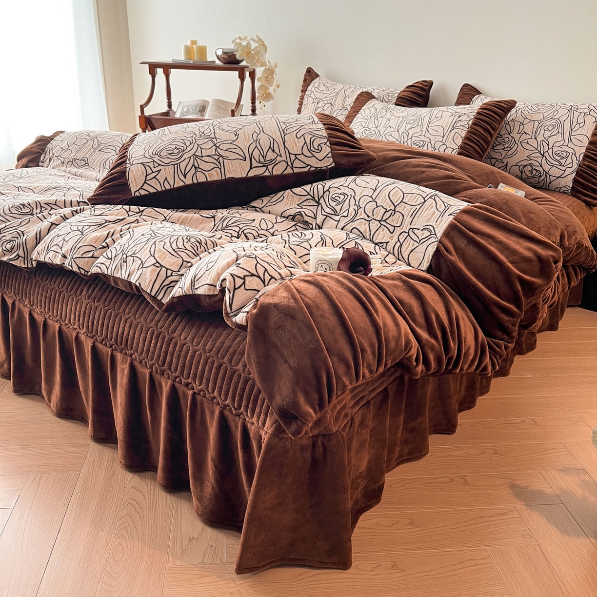 91家纺网 家纺一手货源 找家纺 金阳光家纺 2025新款雕花绒色烂牛奶绒法式泡泡袖牛奶绒床单床盖四件套 香谢落叶-塞丽娜