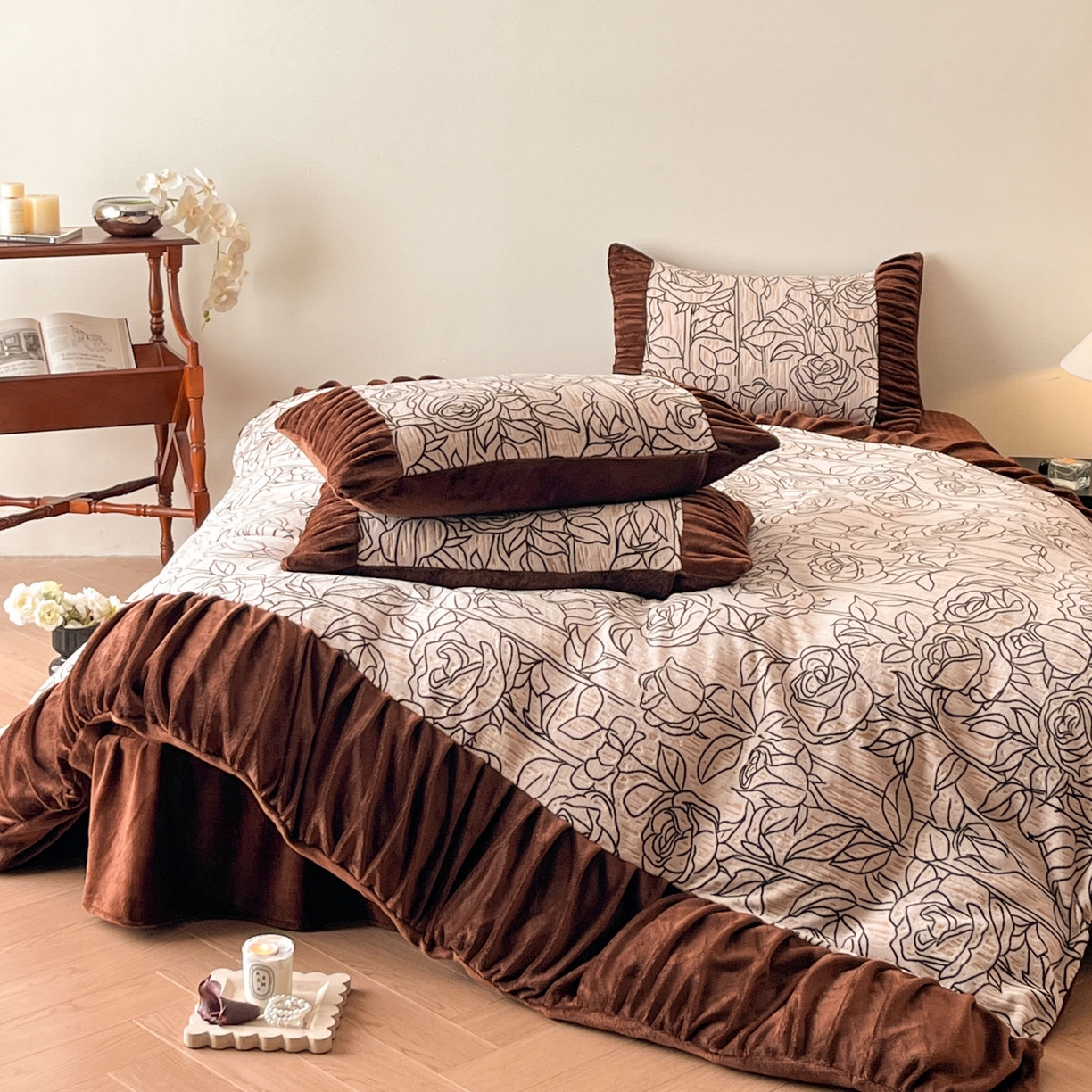 91家纺网 家纺一手货源 找家纺 金阳光家纺 2025新款雕花绒色烂牛奶绒法式泡泡袖牛奶绒床单床盖四件套 香谢落叶-塞丽娜