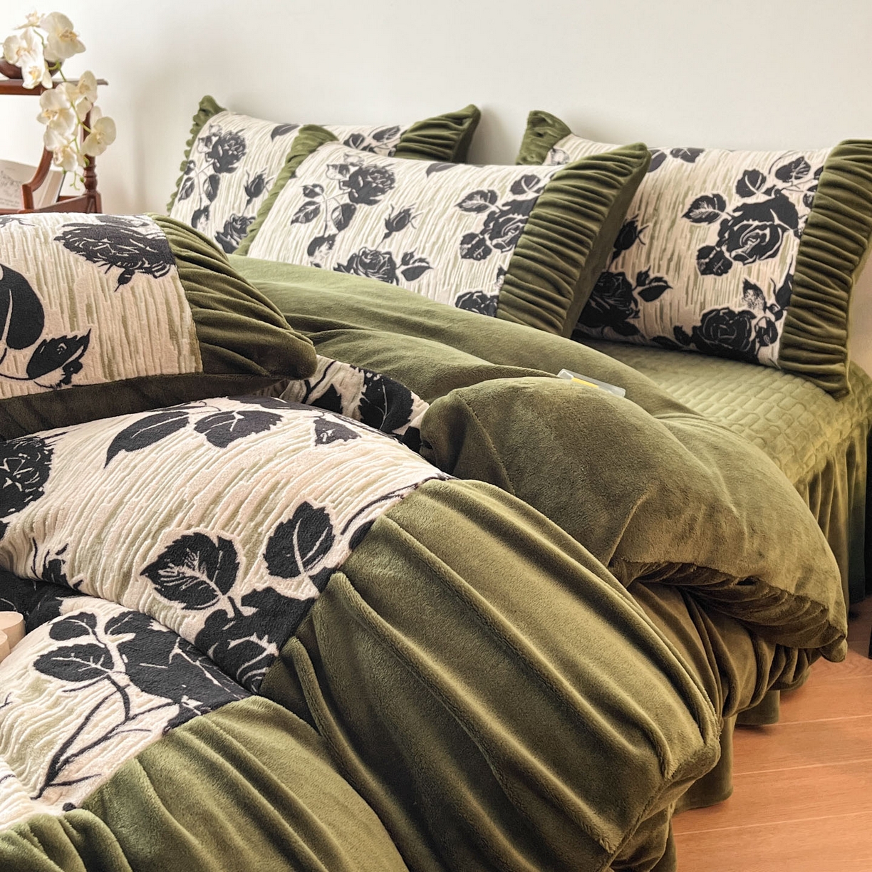 91家纺网 家纺一手货源 找家纺 金阳光家纺 2025新款雕花绒色烂牛奶绒法式泡泡袖牛奶绒床单床盖四件套 香谢落叶-小夜曲