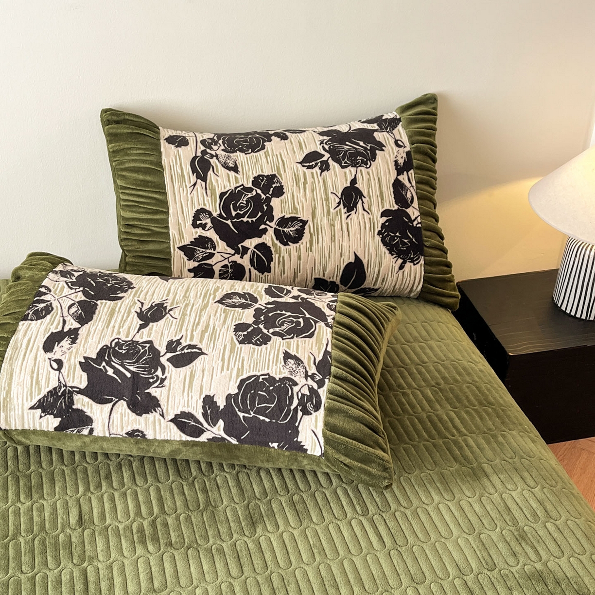 91家纺网 家纺一手货源 找家纺 金阳光家纺 2025新款雕花绒色烂牛奶绒法式泡泡袖牛奶绒床单床盖四件套 香谢落叶-小夜曲