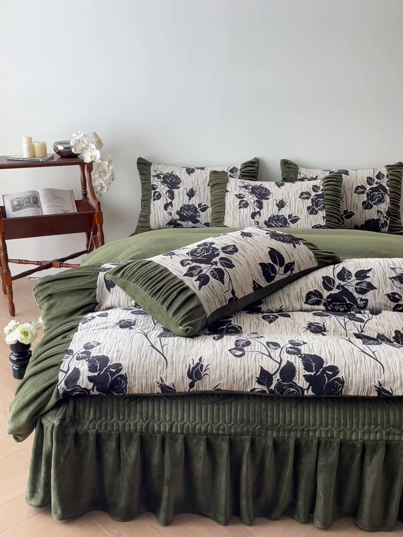 91家纺网 家纺一手货源 找家纺 金阳光家纺 2025新款雕花绒色烂牛奶绒法式泡泡袖牛奶绒床单床盖四件套 香谢落叶-小夜曲