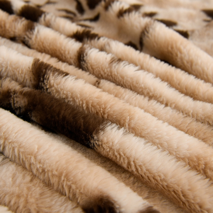 91家纺网 家纺一手货源 找家纺 德比尔斯  2025新款兔毛绒兔兔绒牛奶绒四件套床盖款 花漾间