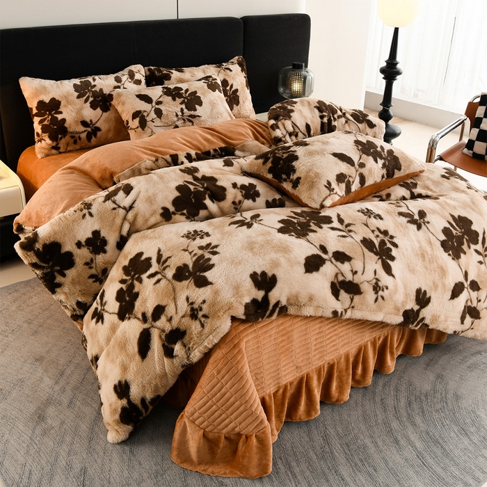 91家纺网 家纺一手货源 找家纺 德比尔斯  2025新款兔毛绒兔兔绒牛奶绒四件套床盖款 花漾间