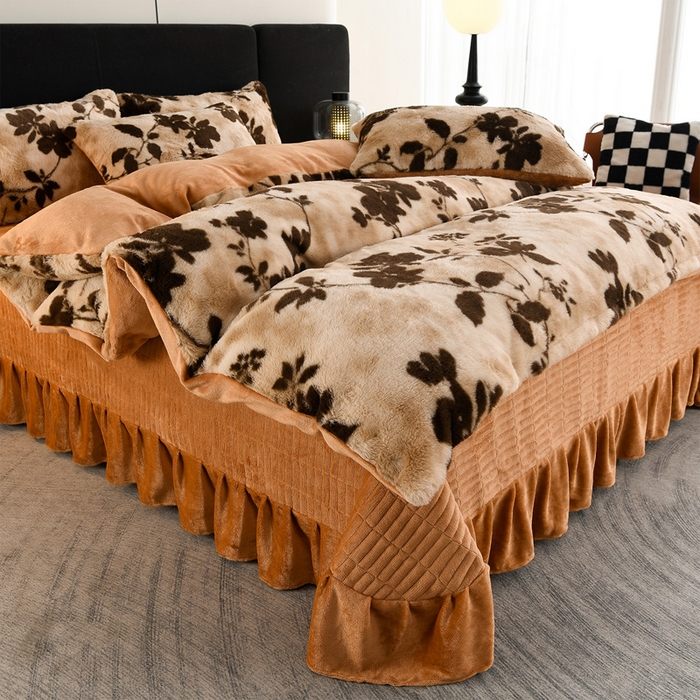 91家纺网 家纺一手货源 找家纺 德比尔斯  2025新款兔毛绒兔兔绒牛奶绒四件套床盖款 花漾间