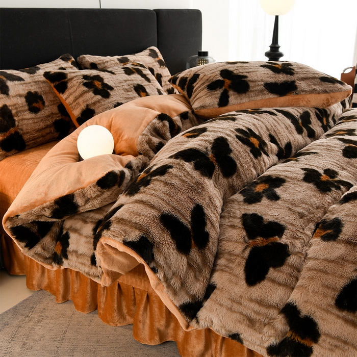 91家纺网 家纺一手货源 找家纺 德比尔斯  2025新款兔毛绒兔兔绒牛奶绒四件套床盖款 幻蝶咖