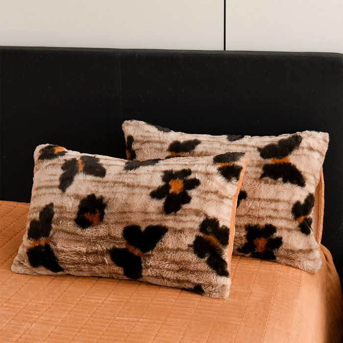 91家纺网 家纺一手货源 找家纺 德比尔斯  2025新款兔毛绒兔兔绒牛奶绒四件套床盖款 幻蝶咖