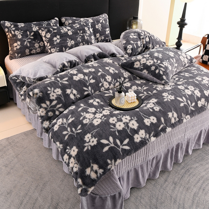 91家纺网 家纺一手货源 找家纺 德比尔斯  2025新款兔毛绒兔兔绒牛奶绒四件套床盖款 莫奈花园