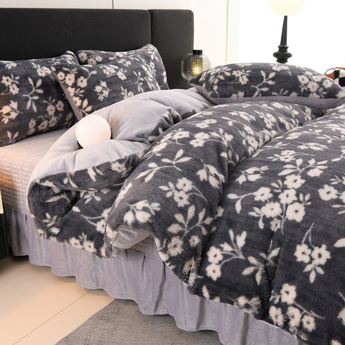 91家纺网 家纺一手货源 找家纺 德比尔斯  2025新款兔毛绒兔兔绒牛奶绒四件套床盖款 莫奈花园