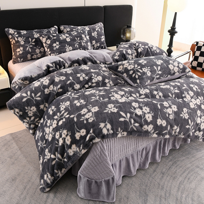 91家纺网 家纺一手货源 找家纺 德比尔斯  2025新款兔毛绒兔兔绒牛奶绒四件套床盖款 莫奈花园