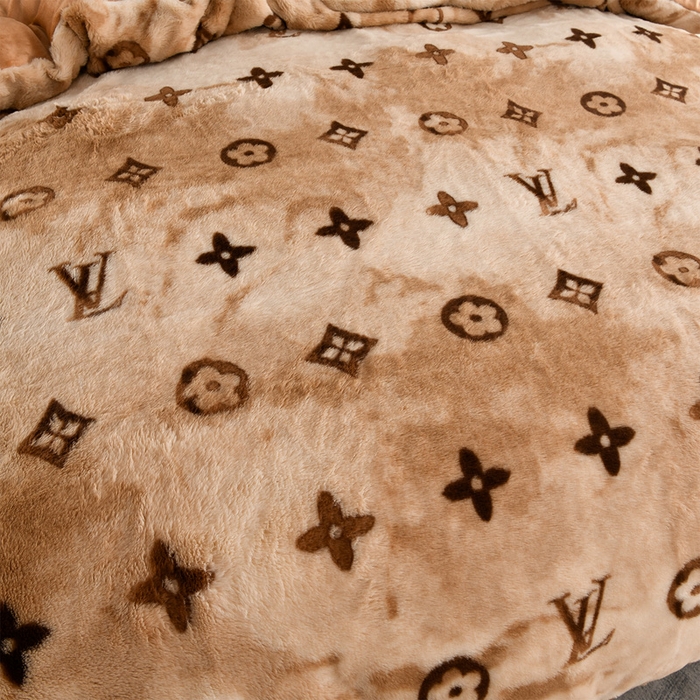 91家纺网 家纺一手货源 找家纺 德比尔斯  2025新款兔毛绒兔兔绒牛奶绒四件套床盖款 墨本