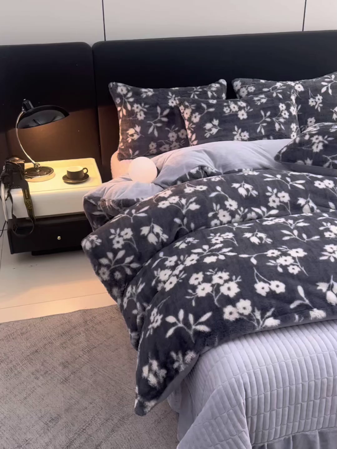 91家纺网 家纺一手货源 找家纺 德比尔斯  2025新款兔毛绒兔兔绒牛奶绒四件套床盖款 莫奈花园