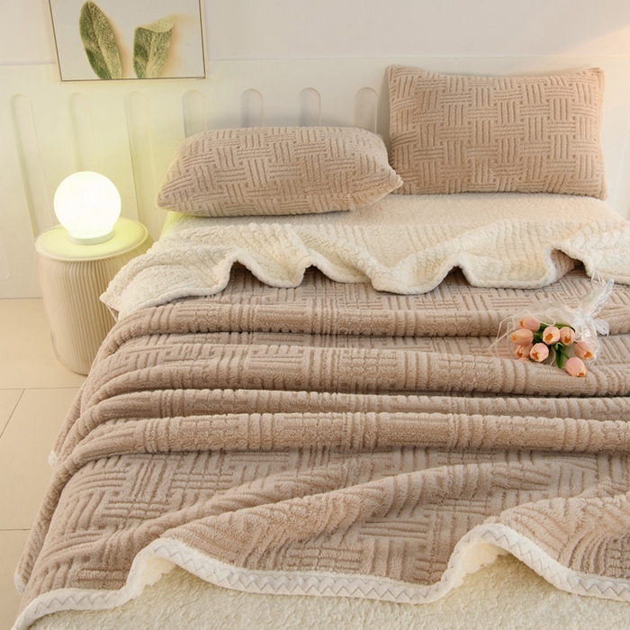 91家纺网 家纺一手货源 找家纺 圣靓 2025新款塔芙绒羊羔绒双层毯子毛毯 暖窝卡其