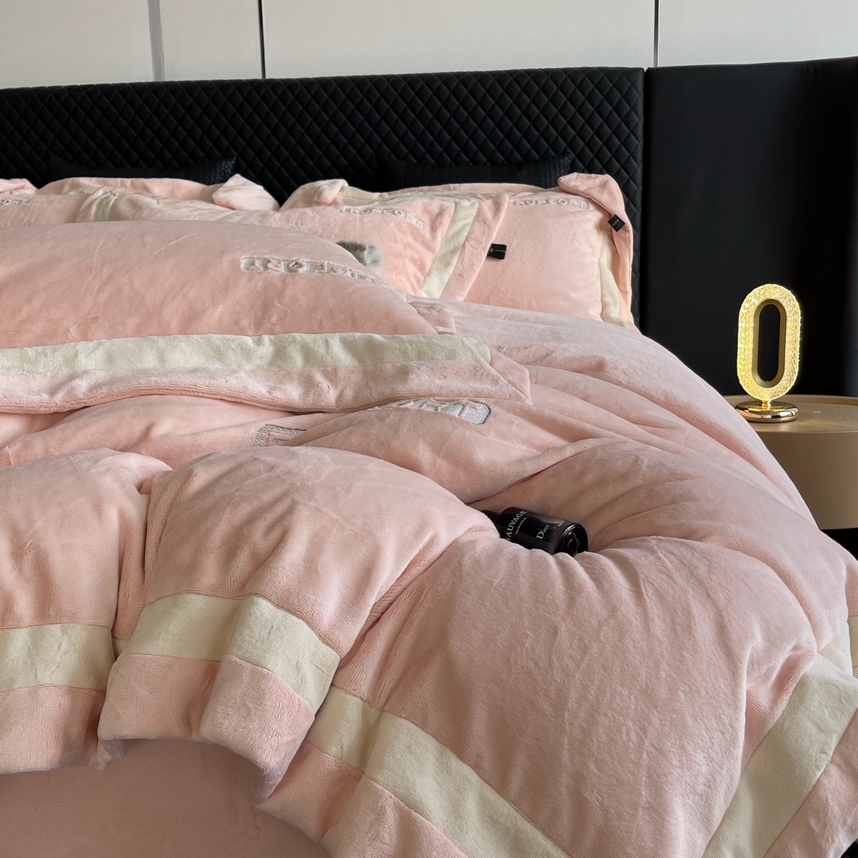 91家纺网 家纺一手货源 找家纺 （总）莱豫家纺 2025秋冬新款加厚全消光绣花牛奶绒四件套标准12斤加大14斤送包装