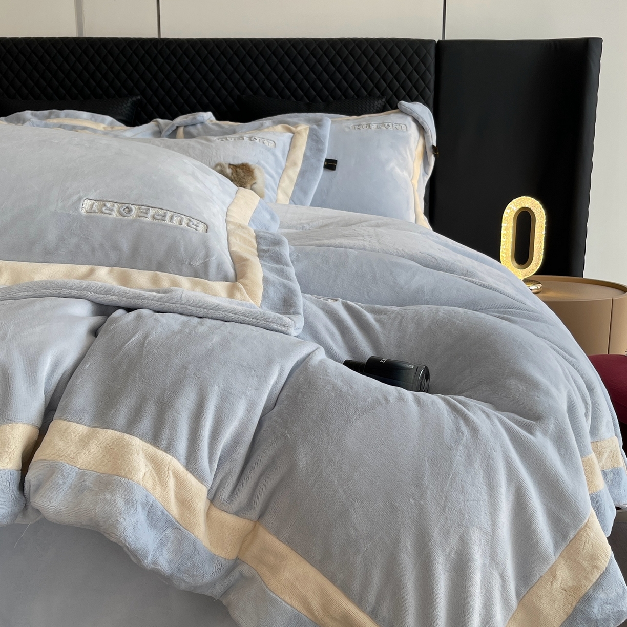 91家纺网 家纺一手货源 找家纺 （总）莱豫家纺 2025秋冬新款加厚全消光绣花牛奶绒四件套标准12斤加大14斤送包装