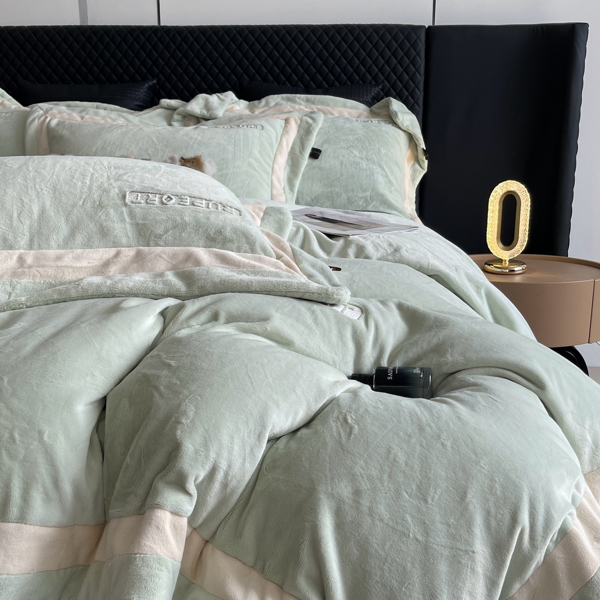 91家纺网 家纺一手货源 找家纺 （总）莱豫家纺 2025秋冬新款加厚全消光绣花牛奶绒四件套标准12斤加大14斤送包装