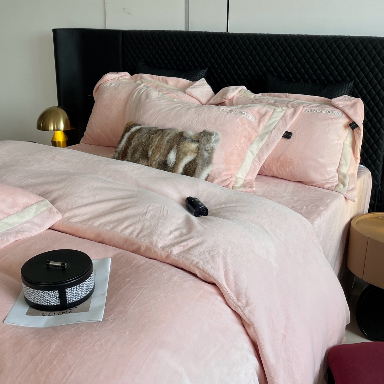 91家纺网 家纺一手货源 找家纺 莱豫家纺 2025秋冬新款加厚全消光绣花牛奶绒四件套标准12斤加大14斤送包装 马德里粉