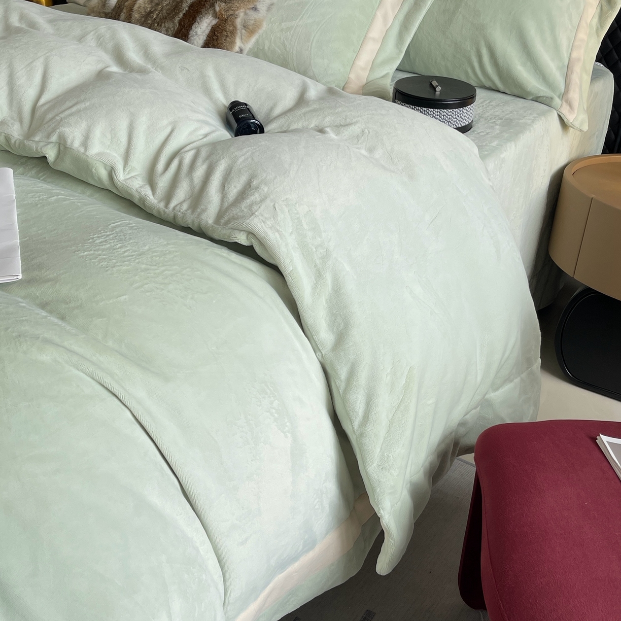 91家纺网 家纺一手货源 找家纺 莱豫家纺 2025秋冬新款加厚全消光绣花牛奶绒四件套标准12斤加大14斤送包装 马德里绿