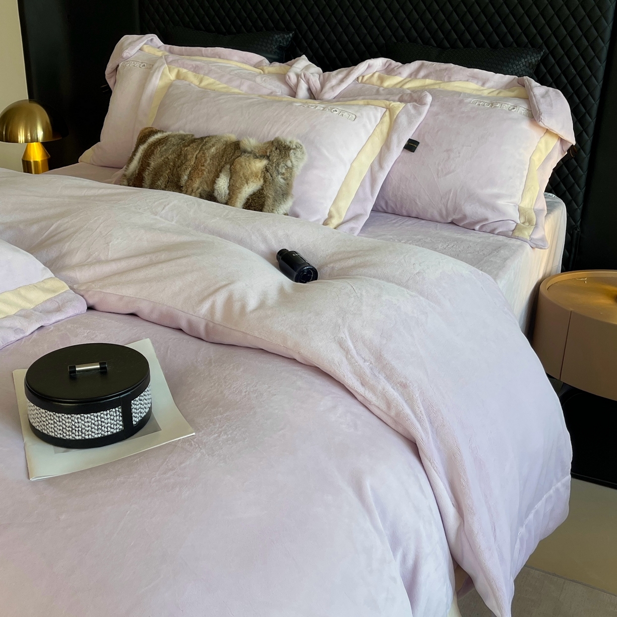 91家纺网 家纺一手货源 找家纺 莱豫家纺 2025秋冬新款加厚全消光绣花牛奶绒四件套标准12斤加大14斤送包装 马德里紫