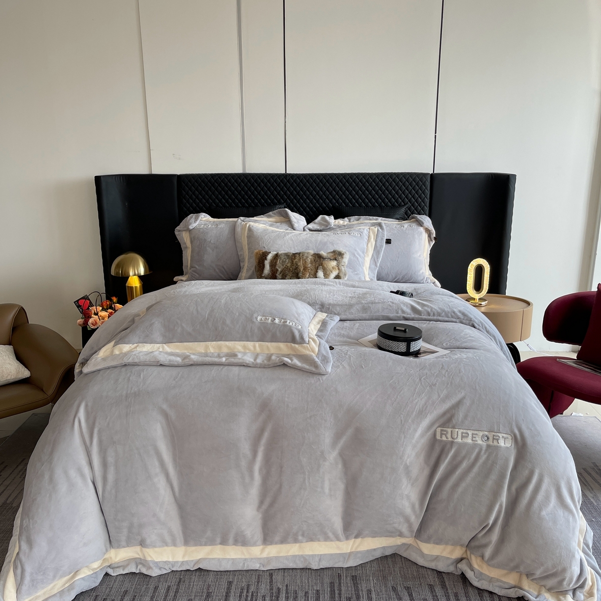 91家纺网 家纺一手货源 找家纺 莱豫家纺 2025秋冬新款加厚全消光绣花牛奶绒四件套标准12斤加大14斤送包装 马德里蓝灰