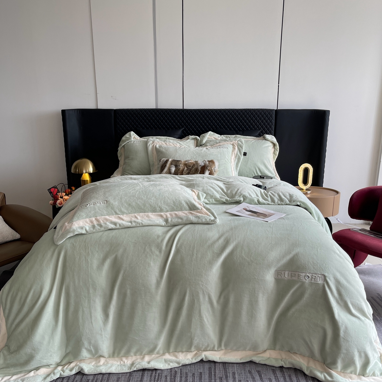 91家纺网 家纺一手货源 找家纺 莱豫家纺 2025秋冬新款加厚全消光绣花牛奶绒四件套标准12斤加大14斤送包装 马德里绿