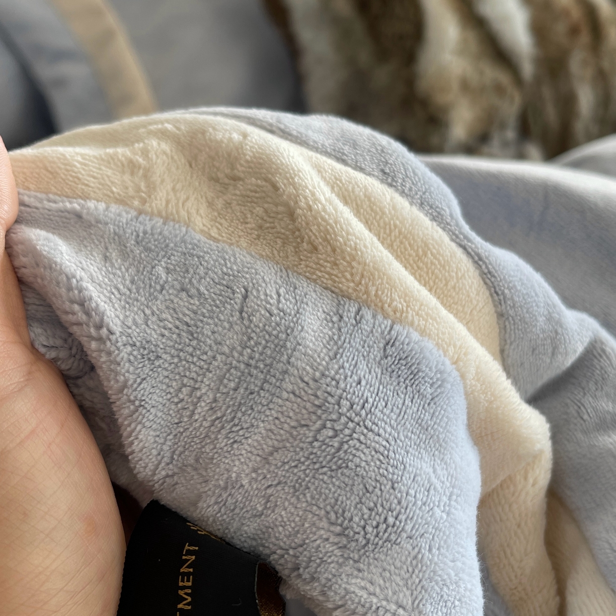 91家纺网 家纺一手货源 找家纺 莱豫家纺 2025秋冬新款加厚全消光绣花牛奶绒四件套标准12斤加大14斤送包装 马德里蓝