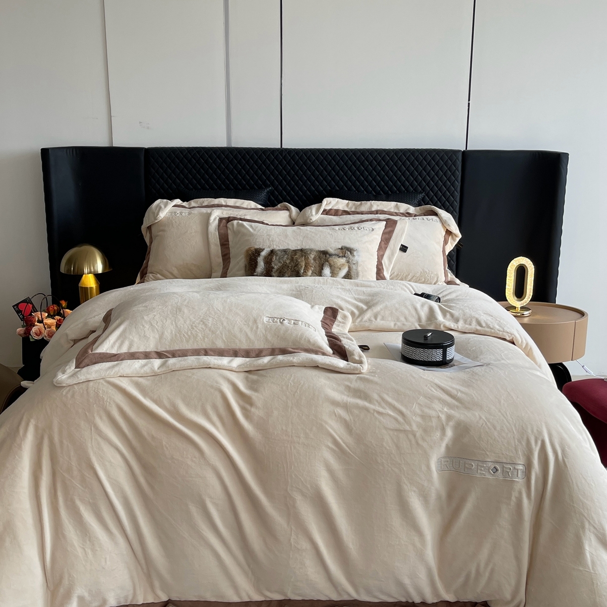 91家纺网 家纺一手货源 找家纺 莱豫家纺 2025秋冬新款加厚全消光绣花牛奶绒四件套标准12斤加大14斤送包装 马德里米