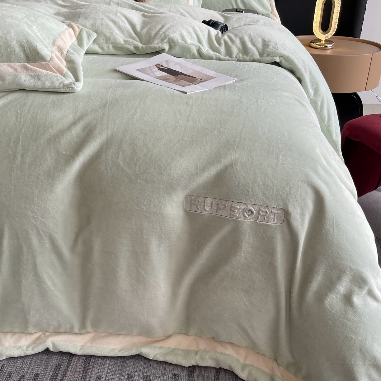 91家纺网 家纺一手货源 找家纺 莱豫家纺 2025秋冬新款加厚全消光绣花牛奶绒四件套标准12斤加大14斤送包装 马德里绿