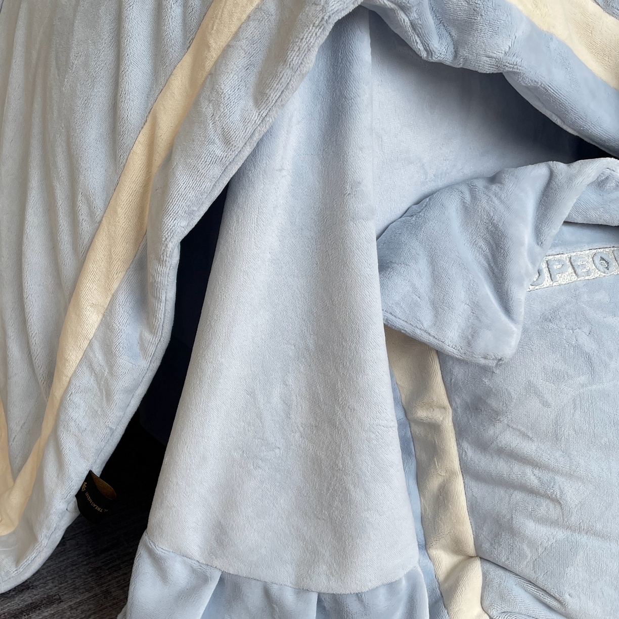 91家纺网 家纺一手货源 找家纺 莱豫家纺 2025秋冬新款加厚全消光绣花牛奶绒四件套标准12斤加大14斤送包装 马德里蓝