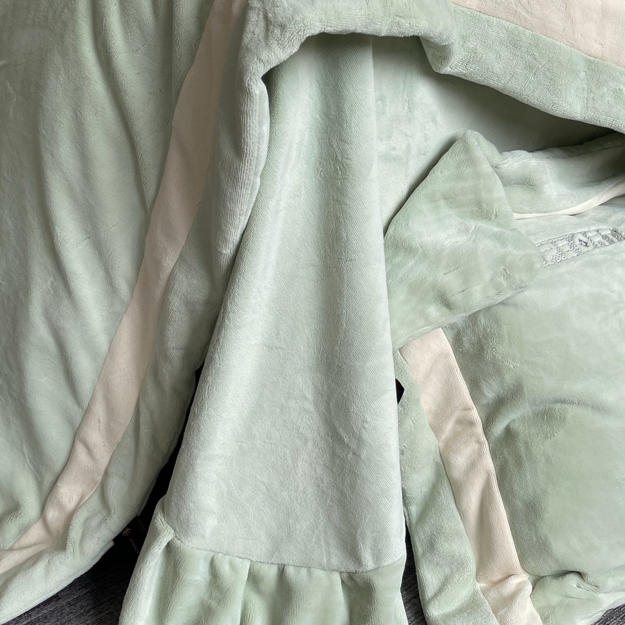 91家纺网 家纺一手货源 找家纺 莱豫家纺 2025秋冬新款加厚全消光绣花牛奶绒四件套标准12斤加大14斤送包装 马德里绿