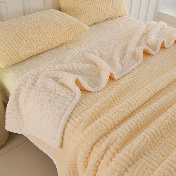 91家纺网 家纺一手货源 找家纺 圣靓 2025新款塔芙绒羊羔绒双层毯子毛毯 暖窝奶黄