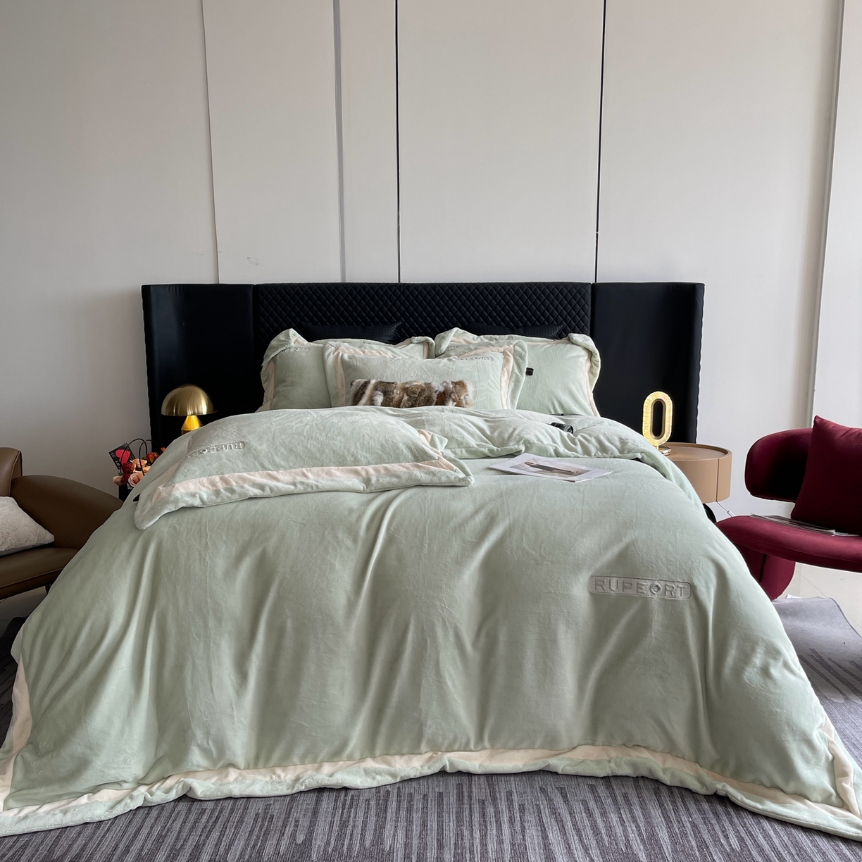 91家纺网 家纺一手货源 找家纺 莱豫家纺 2025秋冬新款加厚全消光绣花牛奶绒四件套标准12斤加大14斤送包装 马德里绿