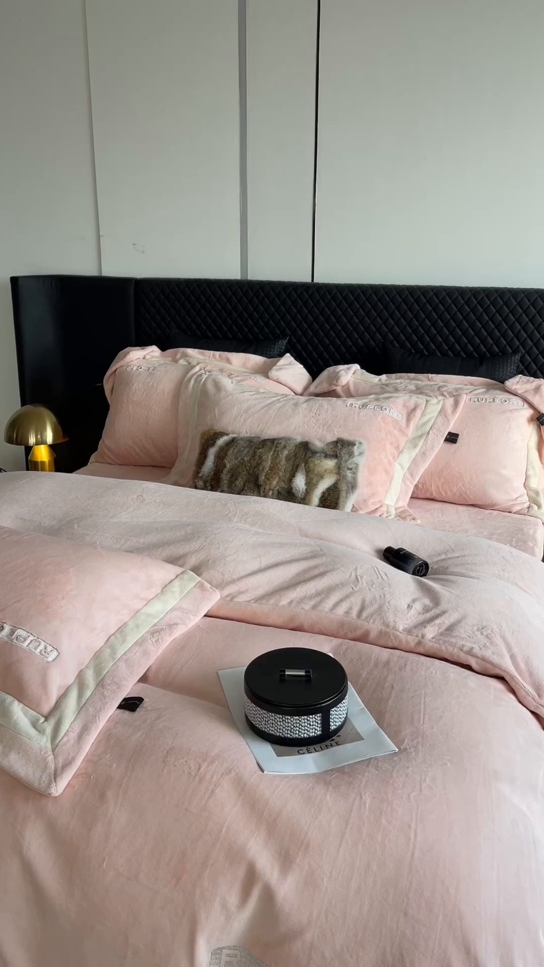 91家纺网 家纺一手货源 找家纺 莱豫家纺 2025秋冬新款加厚全消光绣花牛奶绒四件套标准12斤加大14斤送包装 马德里粉