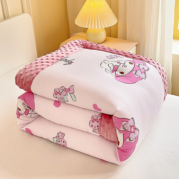 91家纺网 家纺一手货源 找家纺 吉咪兔家纺 25年新款三丽鸥库洛米儿童豆豆被针织棉幼儿园宝宝午睡春秋四季婴儿被子草莓美乐蒂