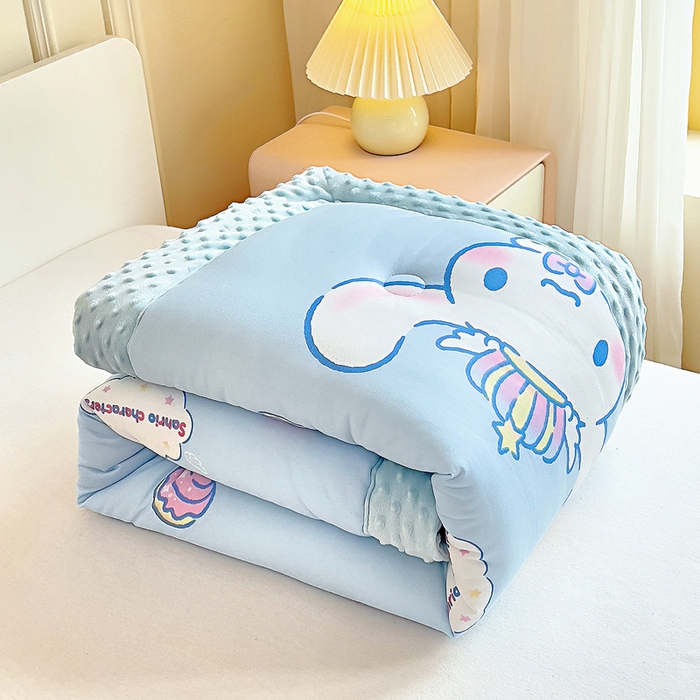 91家纺网 家纺一手货源 找家纺 吉咪兔家纺 25年新款三丽鸥库洛米儿童豆豆被针织棉幼儿园宝宝午睡春秋四季婴儿被子皇冠玉桂狗